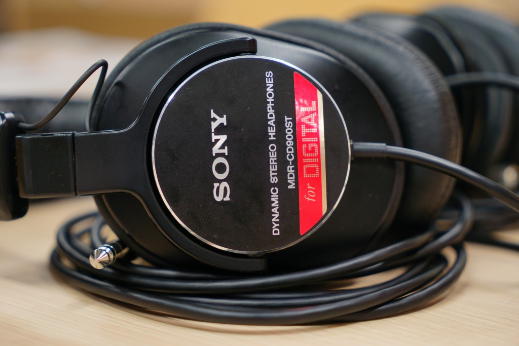 モニターヘッドホンではお馴染み!「MDR-CD900ST」を モニターヘッドホンではお馴染み!「MDR-CD900ST」を