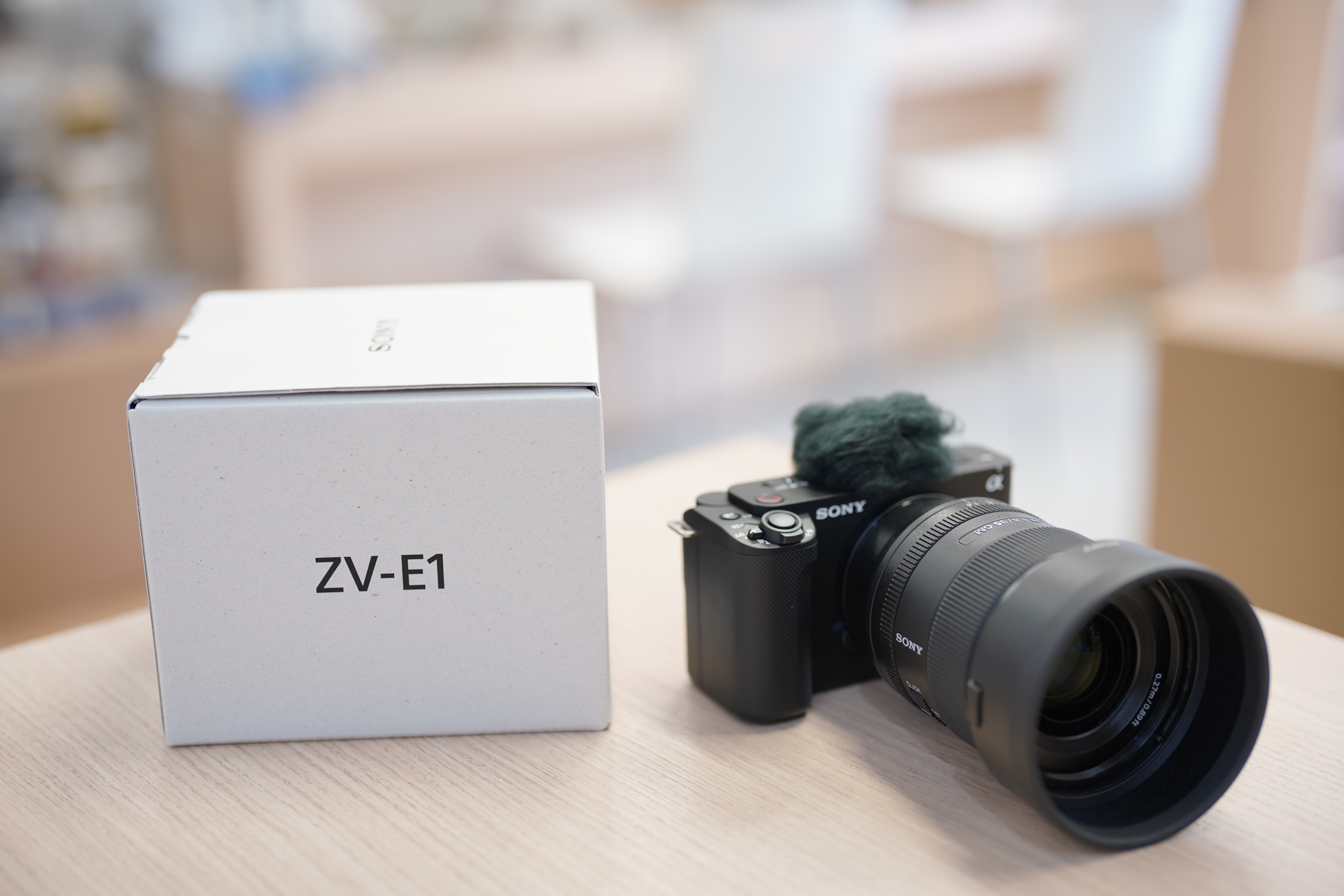 フルサイズレンズ搭載VLOGCAM「ZV-E1」店頭展示開始しました フルサイズレンズ搭載VLOGCAM「ZV-E1」店頭展示開始しました