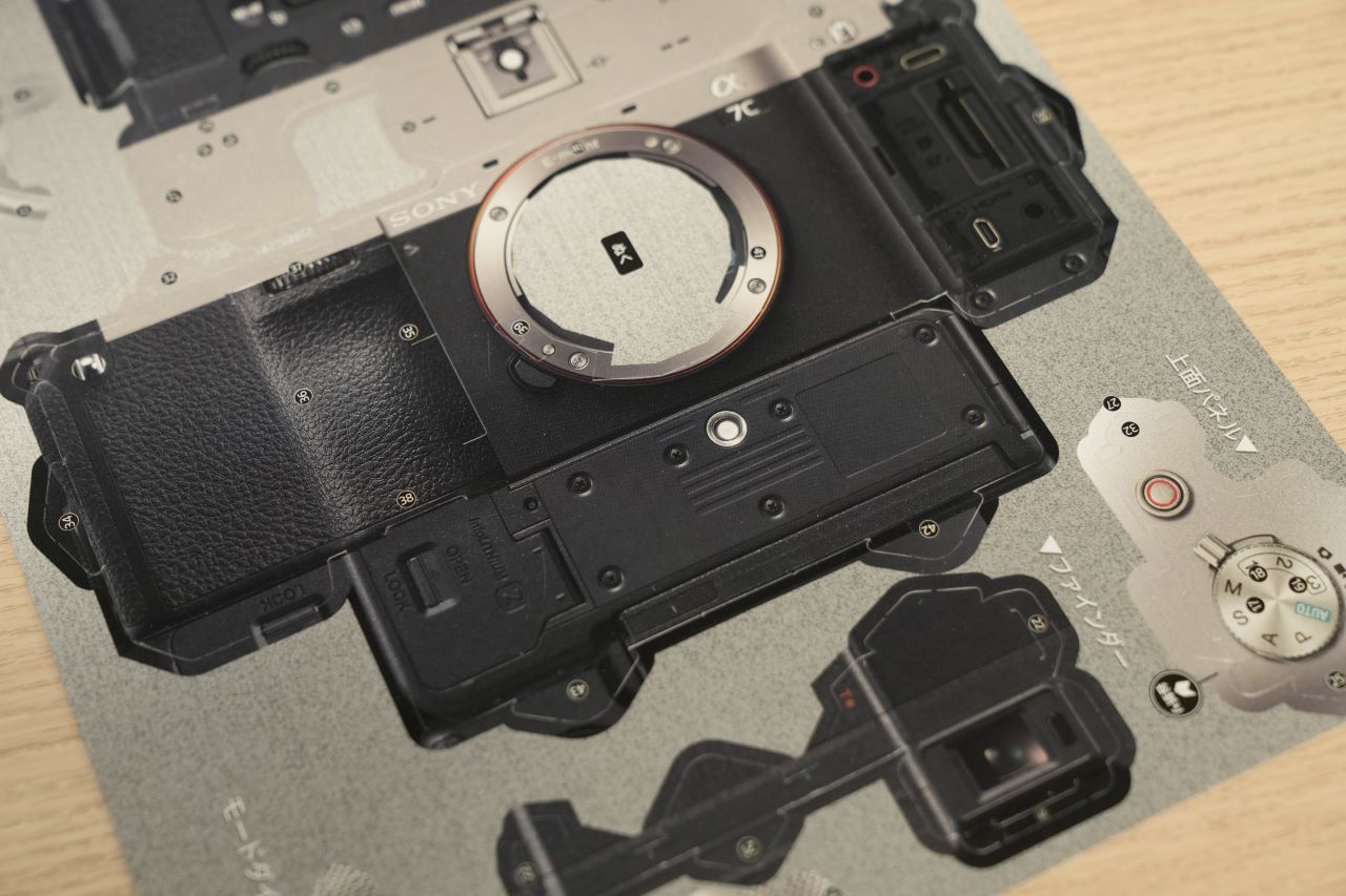 自分で組み立てる「実寸大クラフトキットα7CⅡ」がソニーストア 自分で組み立てる「実寸大クラフトキットα7CⅡ」がソニーストア